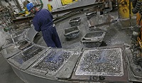 Свинцовые элементы батарей подлежат переплавке Свинцовые элементы батарей подлежат переплавке